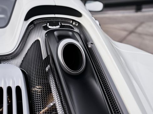 Used 2015 Porsche 918 Spyder w/Weissach Package image 33