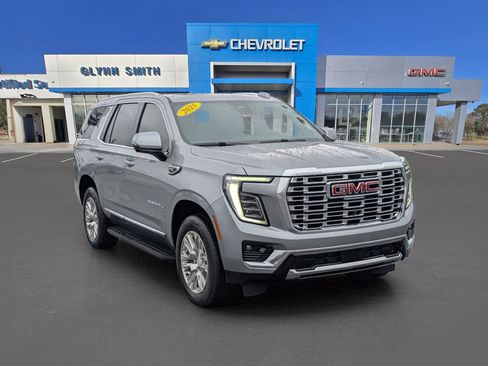 Used 2025 GMC Yukon Denali w/ Advanced Technology Package AWD/4WD image 3