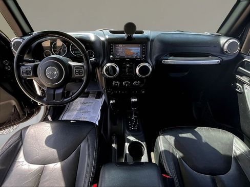 Used 2015 Jeep Wrangler Unlimited Rubicon w/ Connectivity Group AWD/4WD image 7