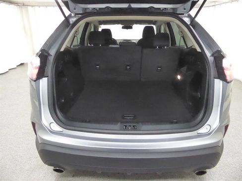 Used 2020 Ford Edge SE image 33
