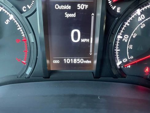 Used 2020 Toyota 4Runner SR5 AWD/4WD image 20