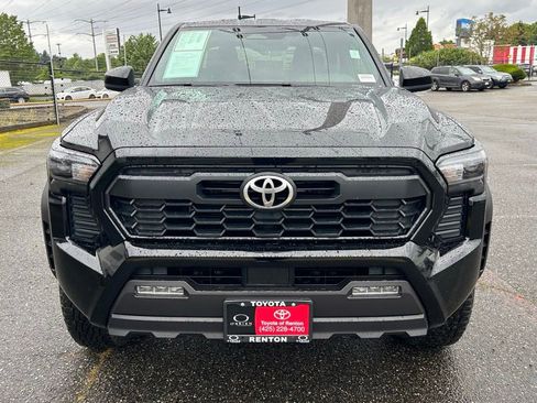 Certified 2025 Toyota Tacoma TRD Off-Road AWD/4WD image 2