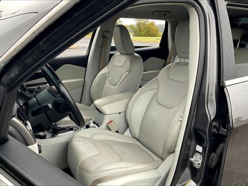 Used 2019 Jeep Cherokee Limited w/ Technology Group image 7