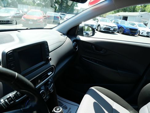 Used 2021 Hyundai Kona SEL Plus AWD/4WD image 13