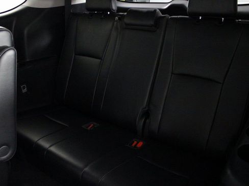 Used 2023 Toyota Highlander Limited image 18