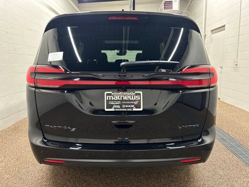 New 2027 Chrysler Pacifica Limited w/ S Appearance Package FWD image 3