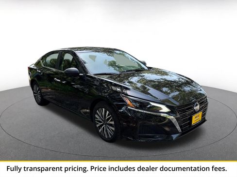 Used 2025 Nissan Altima 2.5 SV FWD image 1