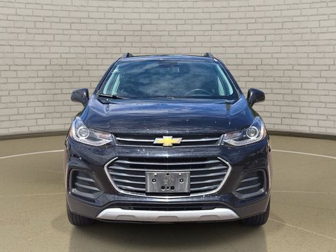 Used 2020 Chevrolet Trax LT w/ Driver Confidence Package AWD/4WD image 2