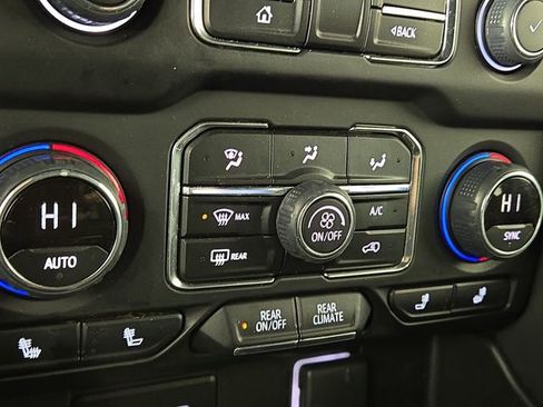 Used 2023 Chevrolet Suburban Z71 w/ Luxury Package image 21