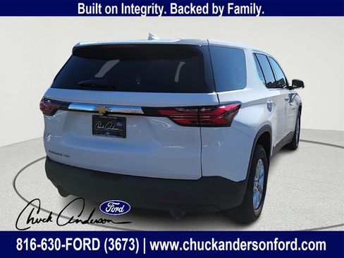 Used 2023 Chevrolet Traverse LS image 4