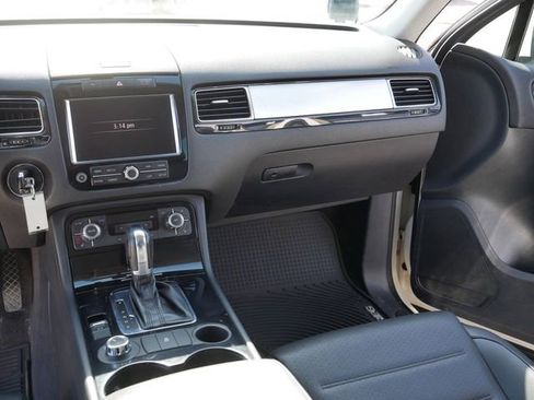 Used 2012 Volkswagen Touareg VR6 AWD/4WD image 23