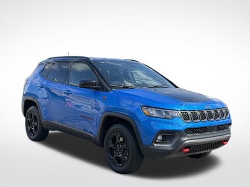 Used 2023 Jeep Compass Trailhawk w/ Trailhawk Convenience Group AWD/4WD image 6