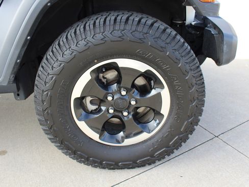 Used 2023 Jeep Gladiator Sport image 40