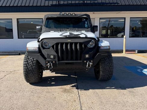 Used 2020 Jeep Wrangler Unlimited Sahara image 2