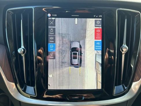 Used 2025 Volvo V60 B5 Cross Country Plus image 24