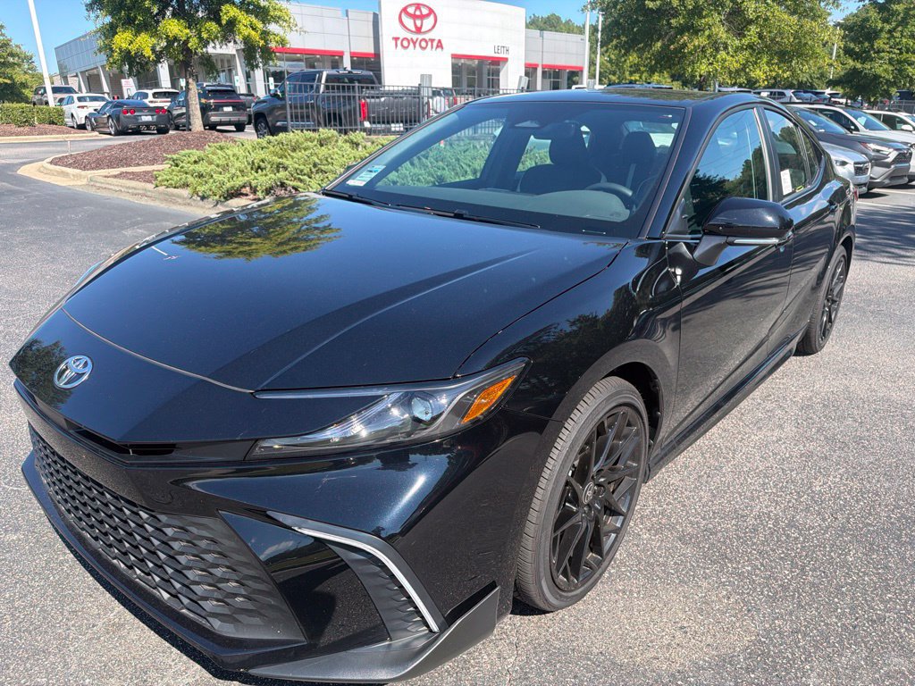 Used 2026 Toyota Camry SE w/ Convenience Package FWD image 1