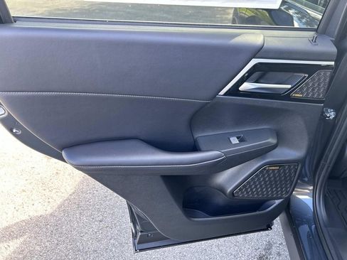 Used 2025 Mitsubishi Outlander SE image 20
