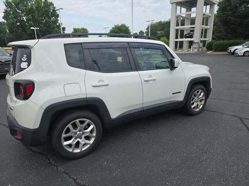 Used 2018 Jeep Renegade Latitude FWD image 8
