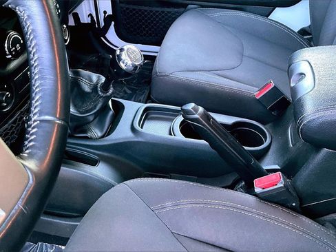 Used 2018 Jeep Wrangler Sport image 17