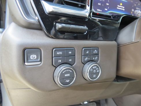 Used 2025 Chevrolet Silverado 1500 LTZ w/ Technology Package AWD/4WD image 20