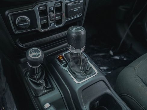 Used 2020 Jeep Wrangler Unlimited Sahara image 24