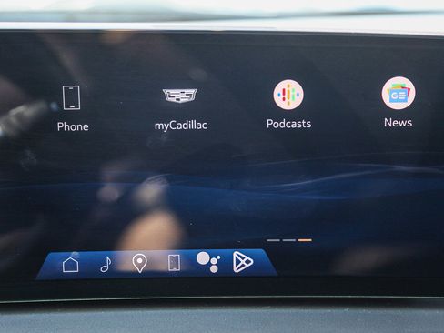 Used 2024 Cadillac XT4 Premium Luxury image 5