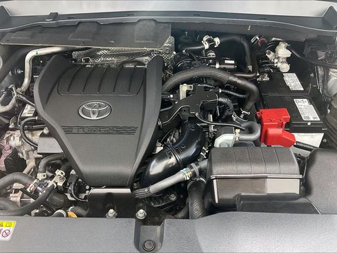 Used 2024 Toyota Grand Highlander AWD image 13