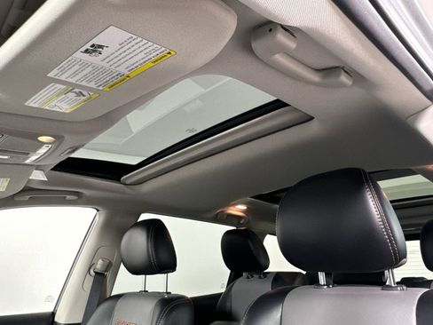 Used 2020 Nissan Pathfinder SL image 19