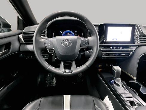 Used 2026 Toyota Camry SE FWD image 5