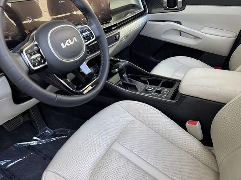 Used 2025 Kia Sorento S w/ Panoramic Sunroof Package FWD image 4