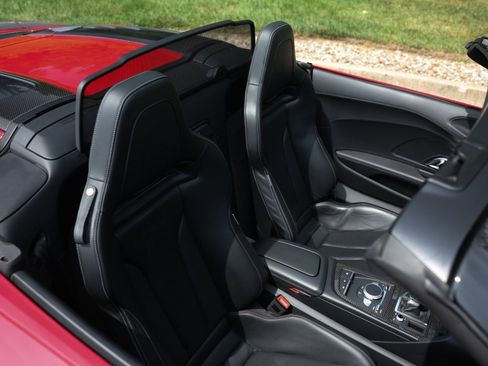 Used 2018 Audi R8 V10 plus w/ Full Leather Package image 5