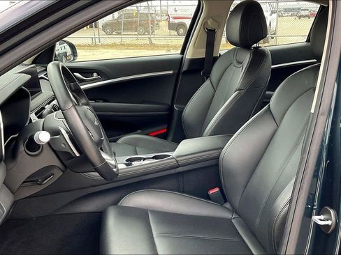 Used 2025 Genesis G70 2.5T image 18