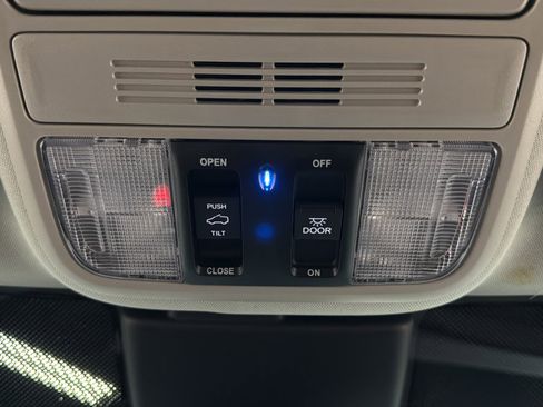 Used 2025 Honda Odyssey Touring image 27