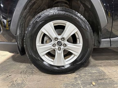 Used 2019 Toyota RAV4 XLE AWD/4WD image 10