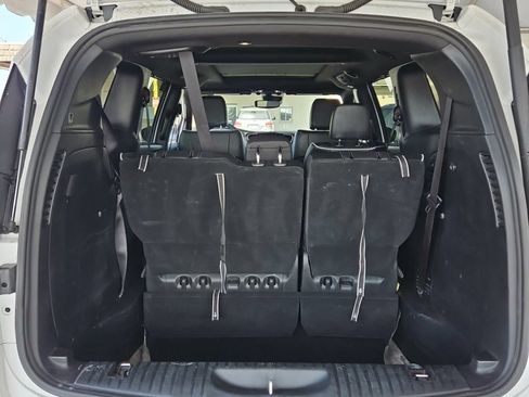 Used 2025 Chrysler Pacifica Limited FWD image 6