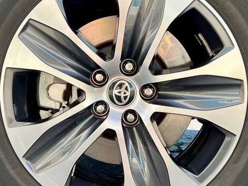 Used 2024 Toyota Highlander XLE image 13