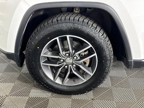 Used 2018 Jeep Grand Cherokee Limited w/ Luxury Group II AWD/4WD image 9
