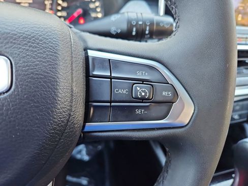 Used 2024 Jeep Compass Latitude image 12