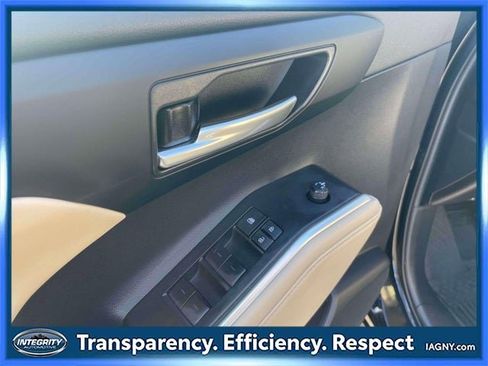 Certified 2023 Toyota Highlander XLE image 17