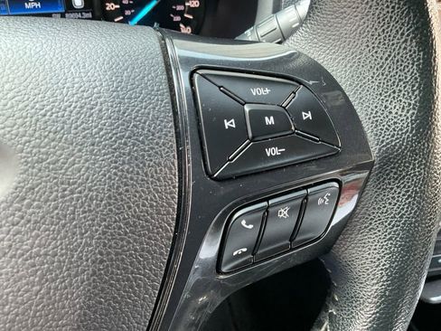 Used 2018 Ford Explorer XLT image 32