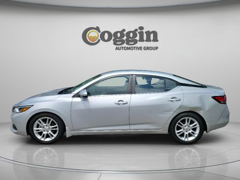 Used 2020 Nissan Sentra S FWD image 2
