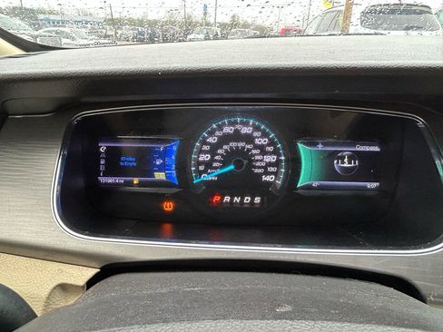 Used 2013 Ford Taurus SEL FWD image 21