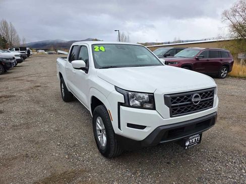 Used 2024 Nissan Frontier SV image 5