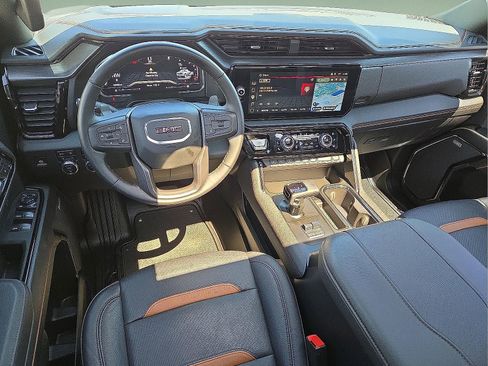Used 2024 GMC Sierra 1500 AT4 w/ Technology Package AWD/4WD image 11