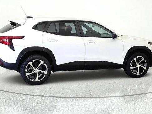 Used 2024 Chevrolet Trax RS FWD image 6