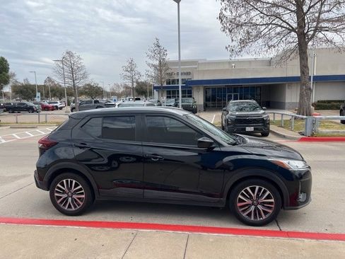 Used 2021 Nissan Kicks SV image 5