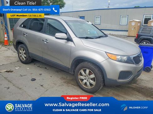 Used 2013 Kia Sorento LX w/ Third Row Pkg AWD/4WD image 5
