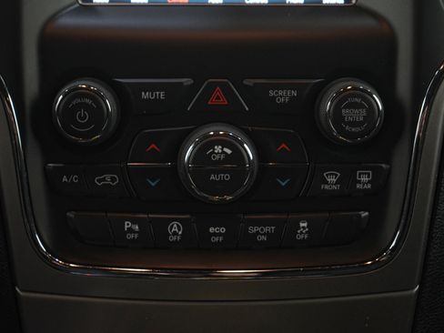 Used 2020 Jeep Grand Cherokee Laredo w/ Security & Convenience Group image 19