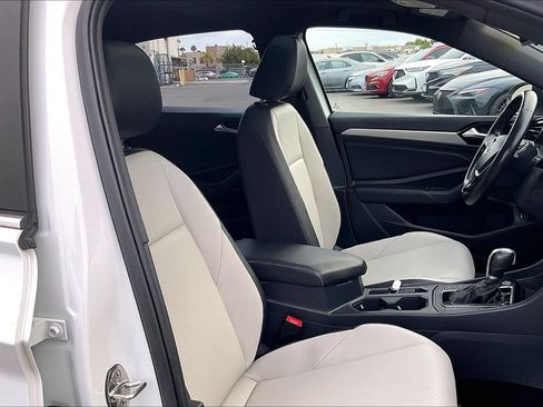 Used 2019 Volkswagen Jetta R-Line w/ R-Line Cold Weather Package FWD image 7