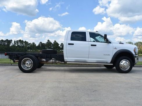 Used 2020 RAM 5500 Tradesman w/ Chrome Appearance Group image 3